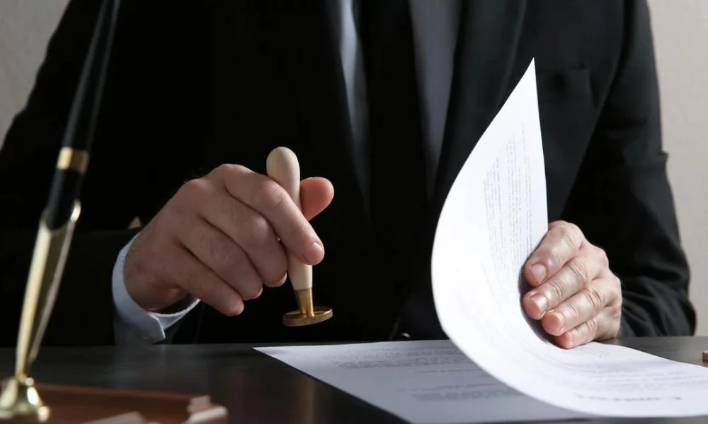 Θρίλερ με την αποχή των συμβολαιογράφων-Την επόμενη Δευτέρα οι αποφάσεις